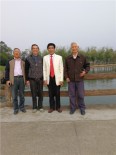 大学同学留念合影