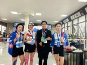 1.2.3名合影