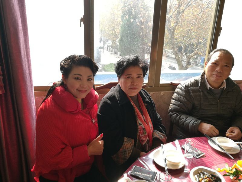 1481524878300966.jpg 陈开禅国家级书法家与张灵红歌手合影.jpg