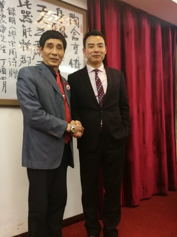 发明人董震雷董事长与冯正经合影.jpg