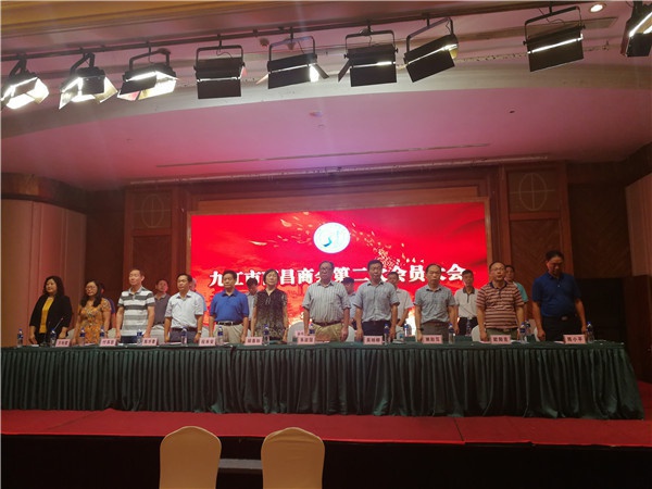 1535591242376377.jpg 第八大会在国际歌中结束.jpg